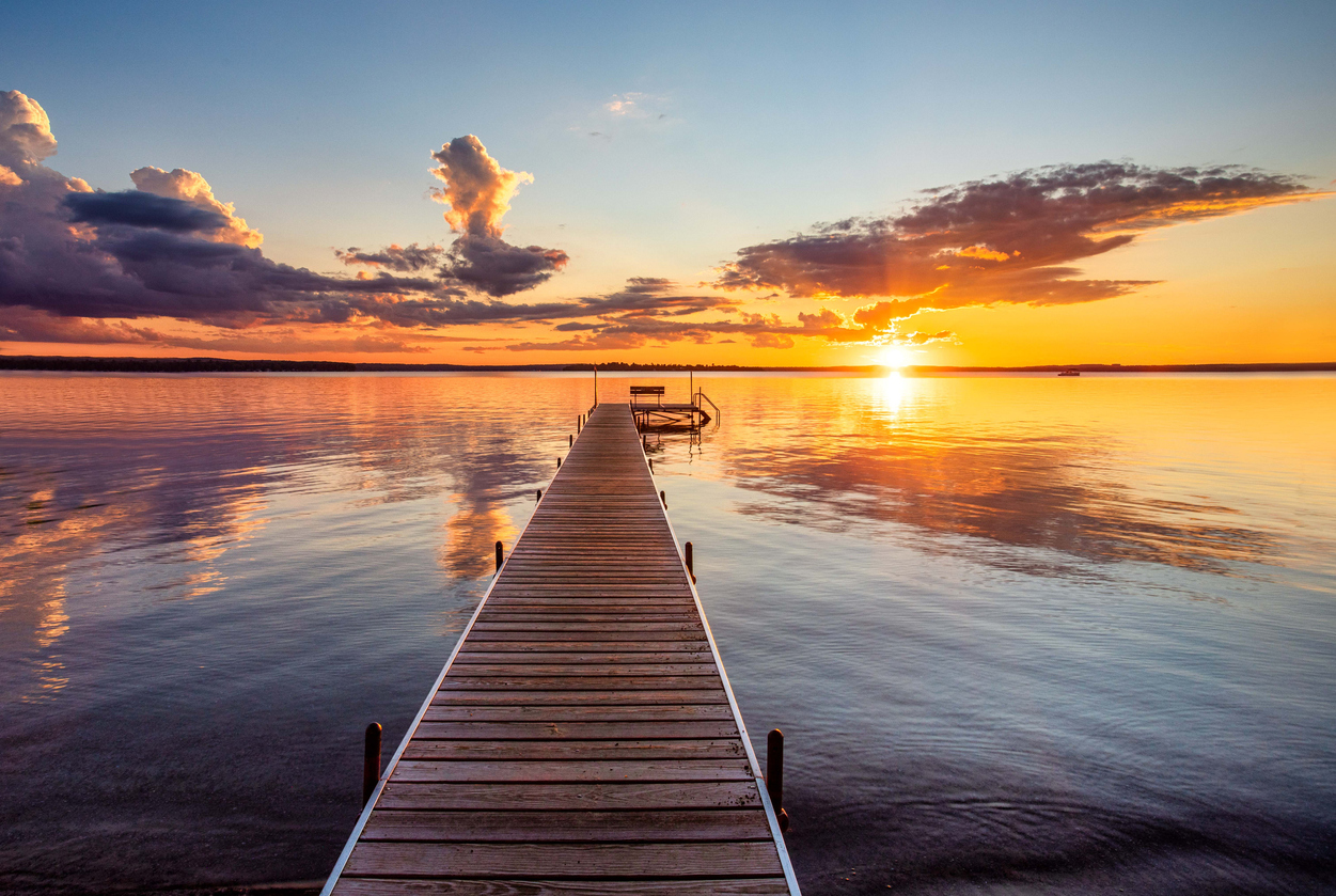 What is the best dock configuration for a lake?